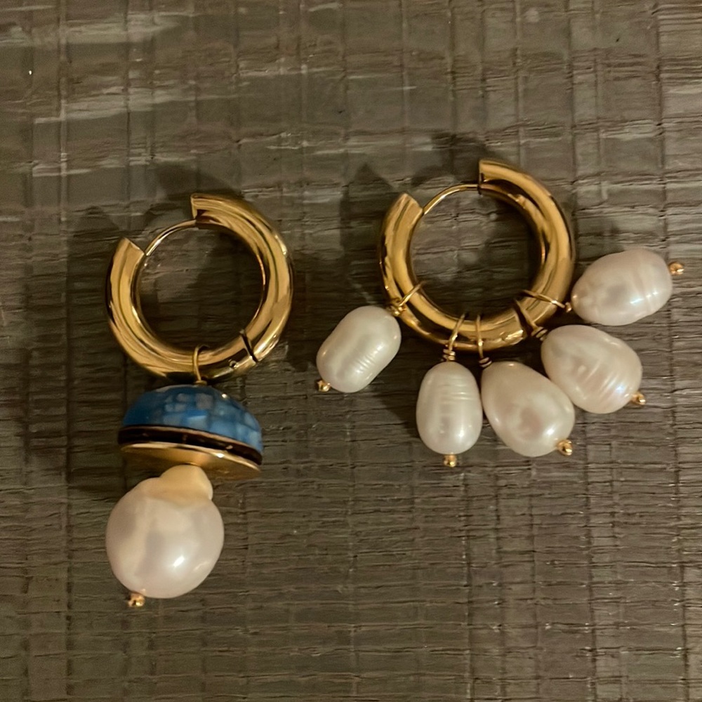 Timeless Pearly perfect condition pair of hoop earrings with cultured pearls.